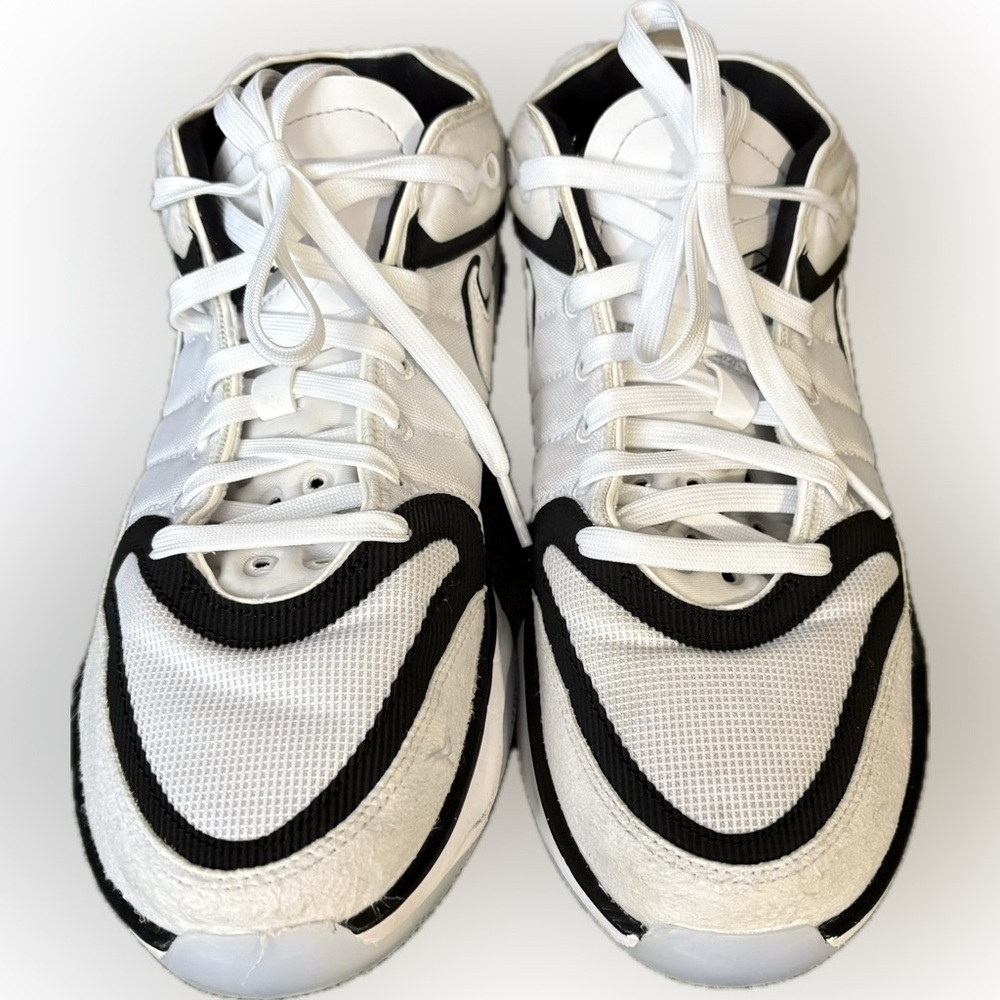 Nike Men's White and Black Athletic Sneakers